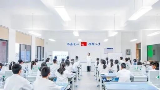 麗水某校生物制藥專業(yè)群招生 培養(yǎng)未來醫(yī)藥行業(yè)精英